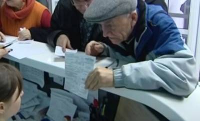 С карт украинцев списывают деньги за долги по коммуналке: как проверить есть ли в списке