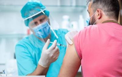 Норвегия призвала отказаться от вакцин AstraZeneca и J&J
