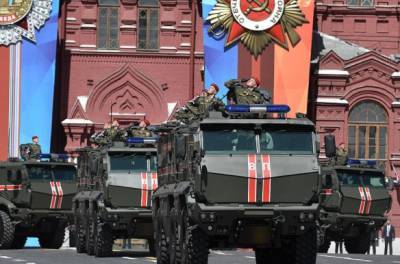 Редактор польского издания назвал военный парад в Москве «стимулированием воображения россиян»
