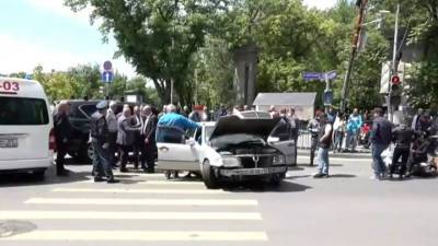 Машина из кортежа Пашиняна попала в ДТП