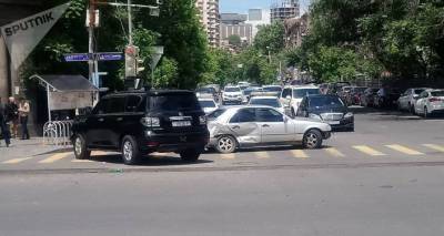 Детали ДТП с участием машины, сопровождавшей кортеж Пашиняна - пострадавших двое