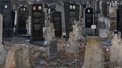 Выпил водку на кладбище: под Одессой госпитализировали 6-летнего мальчика