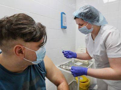 При сохранения темпов вакцинации половина россиян будут привиты через 594 дня