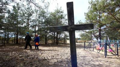 В Петербурге неизвестные подожгли могилы на кладбище