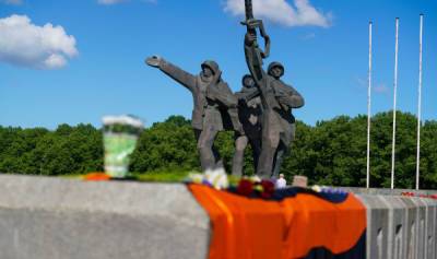 Арманд Рукс: к памятнику Освободителям Риги 9 мая пришли 20 тысяч человек
