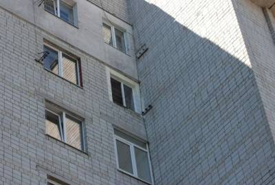 Во Львове разбилась насмерть двухлетняя девочка, выпав из окна 8-го этажа