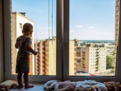 Во Львове 2-летний ребенок выпал с окна многоэтажки