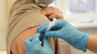 В Украине вакцинация от коронавируса упала в 37 раз