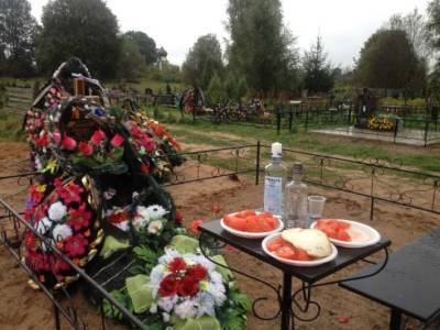 На Одесщине шестилетний ребенок отравился водкой на кладбище