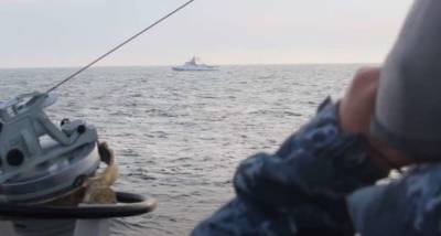 В сети показали провокации ФСБ в Черном море против кораблей Украины и США (ВИДЕО)