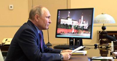 Путин призвал к активной вакцинации от COVID и тестированию