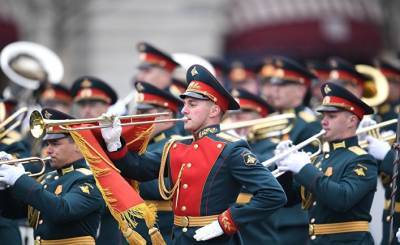 СМИ Британии: англичане живо комментируют военный парад в Москве и речь Путина