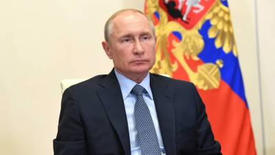 Путин призвал россиян продолжать вакцинироваться от COVID-19
