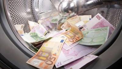 В ЕС планируют запретить расчеты наличными на сумму более 10 тысяч евро (видео)