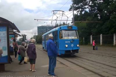 На севере Москвы изменили движение трамваев из-за повреждения кабеля