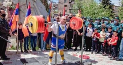 Ванадзорец установил мировой рекорд и посвятил его героям войны в Карабахе. Фото
