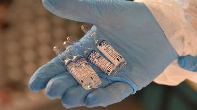 Около 21 млн человек в России сделали прививку от коронавируса