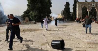Слезоточивый газ и светошумовые гранаты: в Иерусалиме с новой силой вспыхнули беспорядки