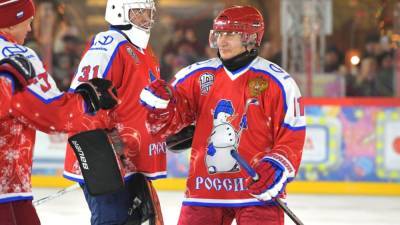 Путин вышел на лед в рамках Ночной хоккейной лиги под номером 11