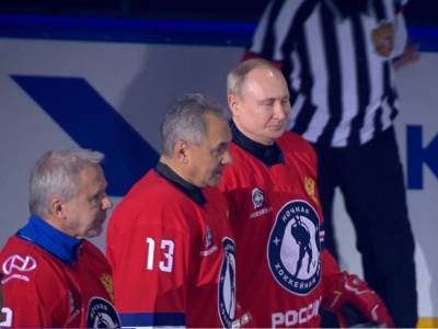 Путин после двух прививок решил сыграть в хоккей и забил две шайбы в Сочи