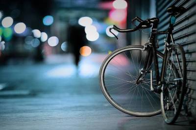 Вор украл в Смоленске велосипед, стоимостью 35 тысяч рублей и потерял его