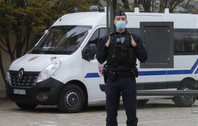 В Бордо женщина напала с ножом на полицейских