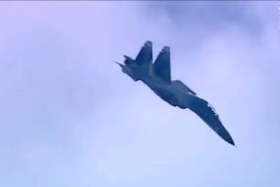 Россия подняла Су-27 для сопровождения самолетов ВВС Франции