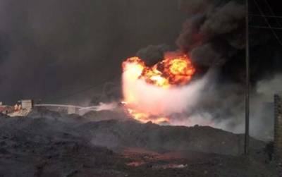 На крупнейшем мировом месторождении нефти в Кувейте вспыхнул пожар