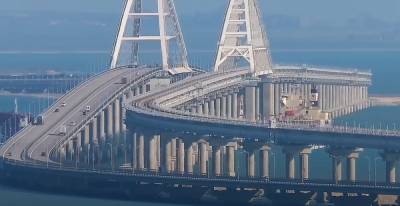 В Сети появилось видео, как народ ломанулся по Крымскому мосту на полуостров на праздники
