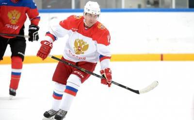 Путин сыграл в хоккей – поучаствовал в гала-матче "Ночной хоккейной лиги"