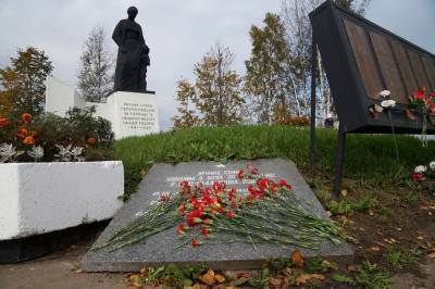 Голландцы показали полякам и прибалтам пример заботы о могилах воинов СССР