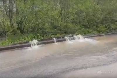 Порыв водовода на улице Хорошавина устранили