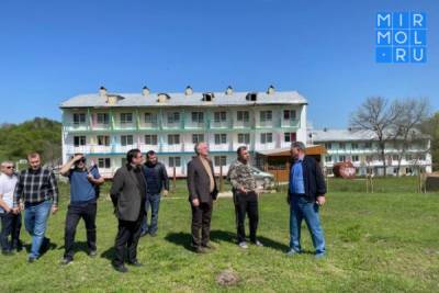 Абдулпатах Амирханов посетил турбазу и аграрный научный центр