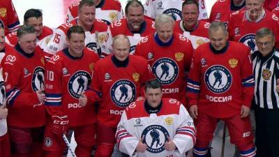 Владимир Путин сыграл в гала-матче Ночной хоккейной лиги в Сочи