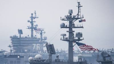 Корабль США открыл стрельбу из пулемета из-за маневров иранских катеров