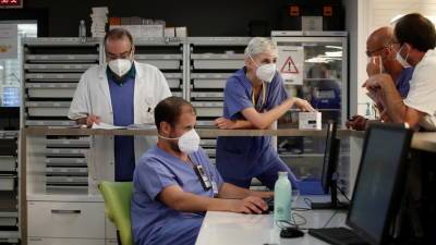 Во Франции за сутки выявили более 3 тысяч случаев коронавируса