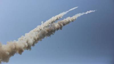 Армия Израиля начала волну ударов по военным целям в секторе Газа