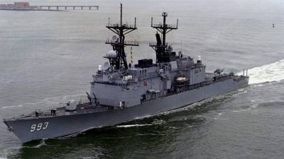 Корабль ВМС США открыл стрельбу по иранским военным катерам в Ормузском проливе