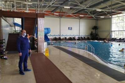 5-летний мальчик чуть не утонул в аквапарке базы отдыха «Дружба» неподалеку от Красноярска