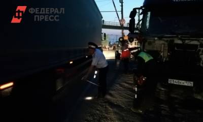 На Среднем Урале грузовик сбил будку на железнодорожном переезде