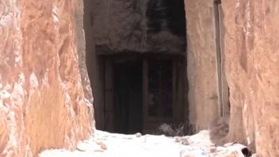 Made in USA: в пещере ИГ* обнаружили горы западного оружия — видео