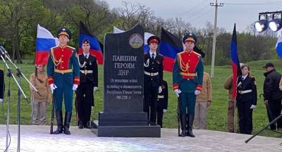В Донецке открыли памятник павшим героям республики