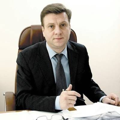 Бизнесмен, с которым отдыхал омский министр, получил за 10 лет контрактов на ₽2 млрд
