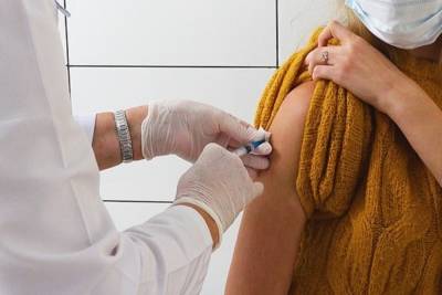 В Свердловской области вакцинировались от COVID-19 почти триста тысяч человек