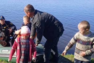На реке Волк спасли троих маленьких детей, которые дрейфовали в лодке