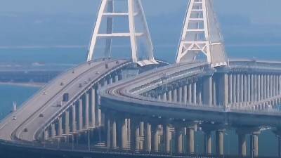 Поток проезжающих по Крымскому мосту россиян вызвал зависть у украинцев