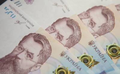 Курс гривни снизился к доллару и евро