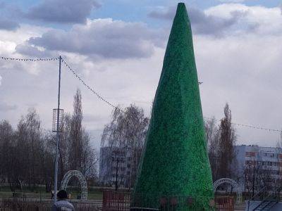 В башкирской Агидели нет денег на демонтаж подаренной властью новогодней елки