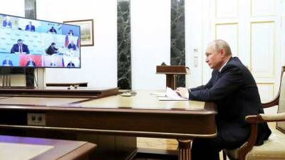 Путин продолжит находиться в строгой изоляции, несмотря на заявление о сделанной прививке от коронавируса