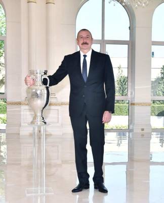 Алиев отреагировал на критику Францией Парка военных трофеев: «Идите и посмотрите в зеркало»